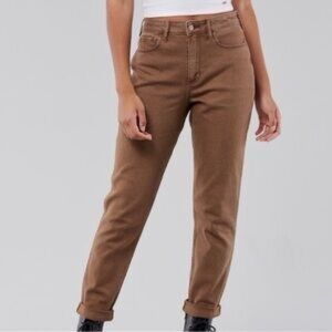 Hollister High Rise Mom Jean in Brown